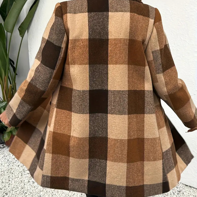 chic-plaid-coat